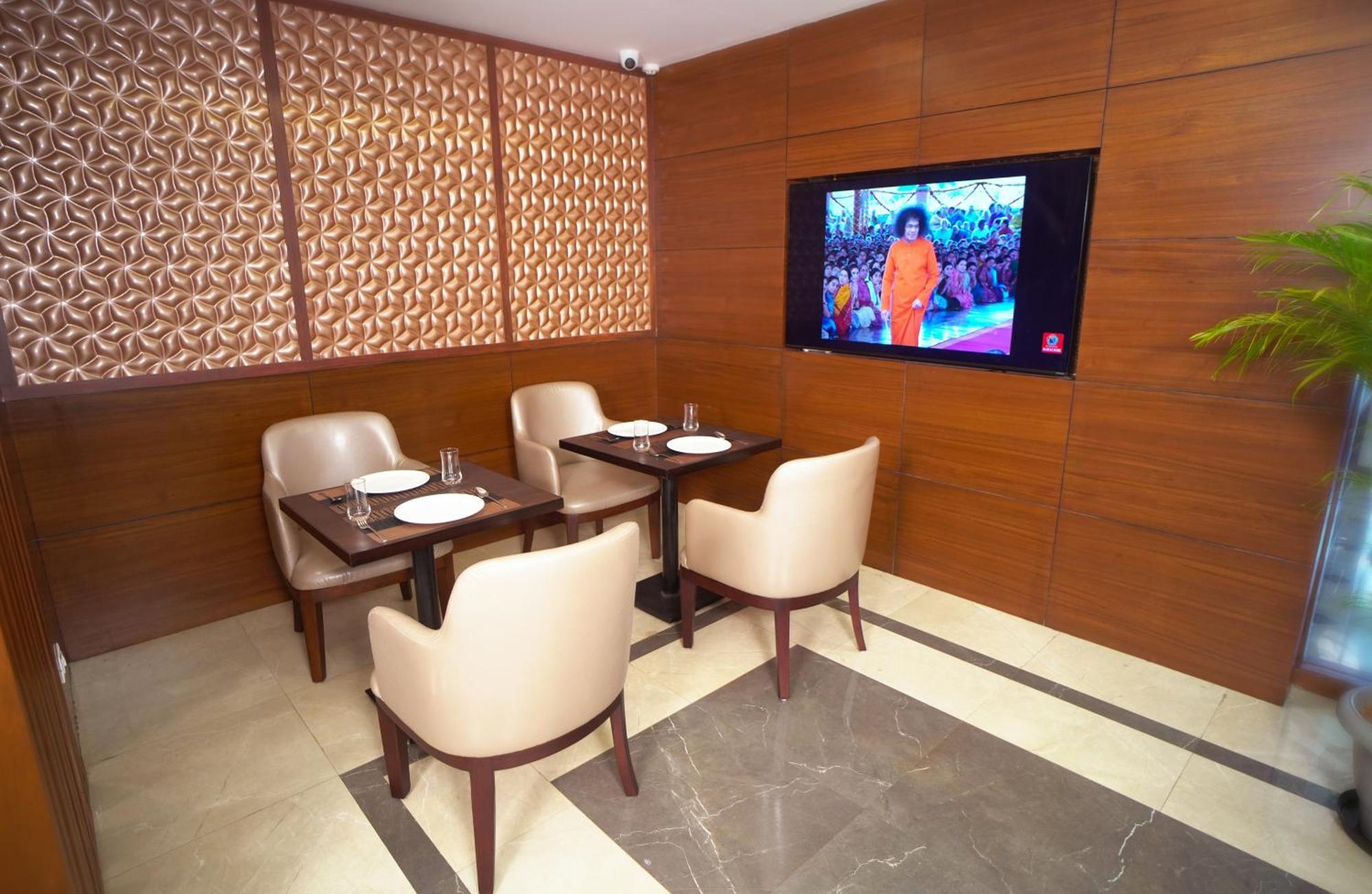 Sai Maa Hotel & Residency Puttaparthi Exterior photo